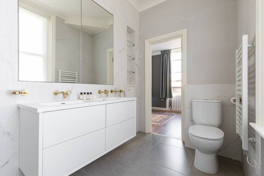 Abingdon Road IV by Onefinestay