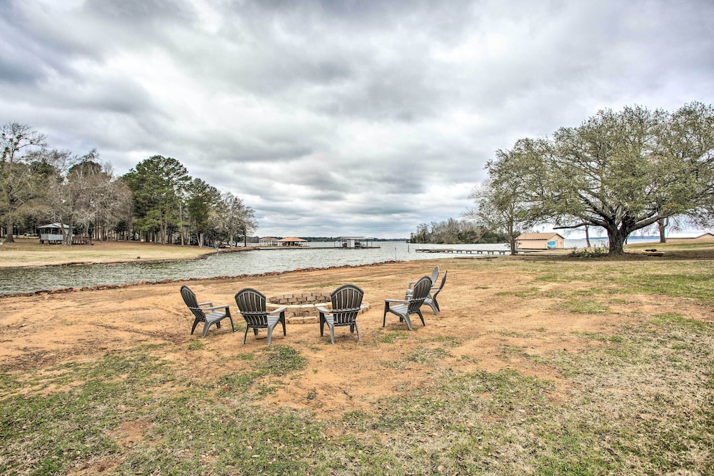Lakefront Frankston Home w/ Guest Studio! - Property Image 10