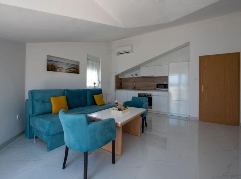 Villa Tomi