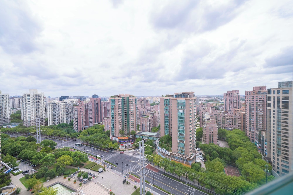 Tyms 2BR APT Hongqiao Yucui Garden