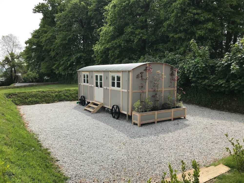 Tavistock Vacations - 5 Luxury Shepherds Hut Mobile Home - Property Image 8