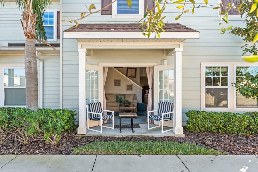 Modern Decor at West Lucaya 4 BR Wl8989