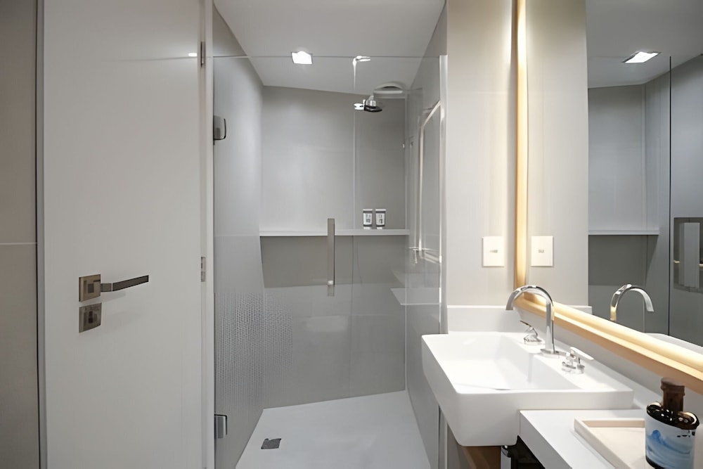 Leblon | Loft 5 min da Praia, com varanda vista Cristo - por Casapē Rio
