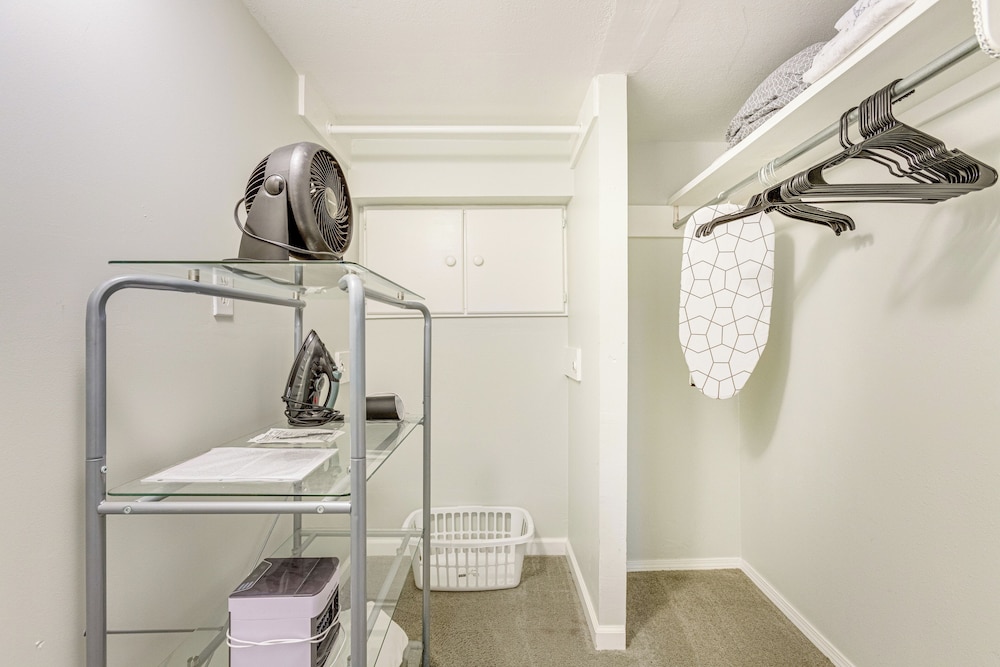 Denver Retreat in Cherry Creek: Walk to Dining!