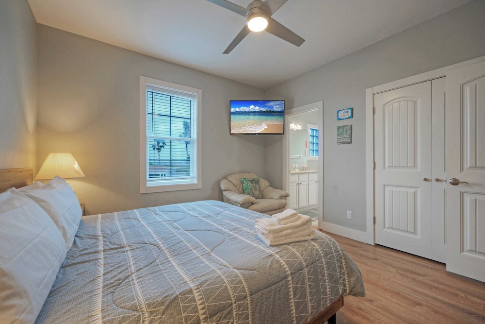 Ridley Retreat Community Pool, Mins to the Beach Corpus Christi + Port A
