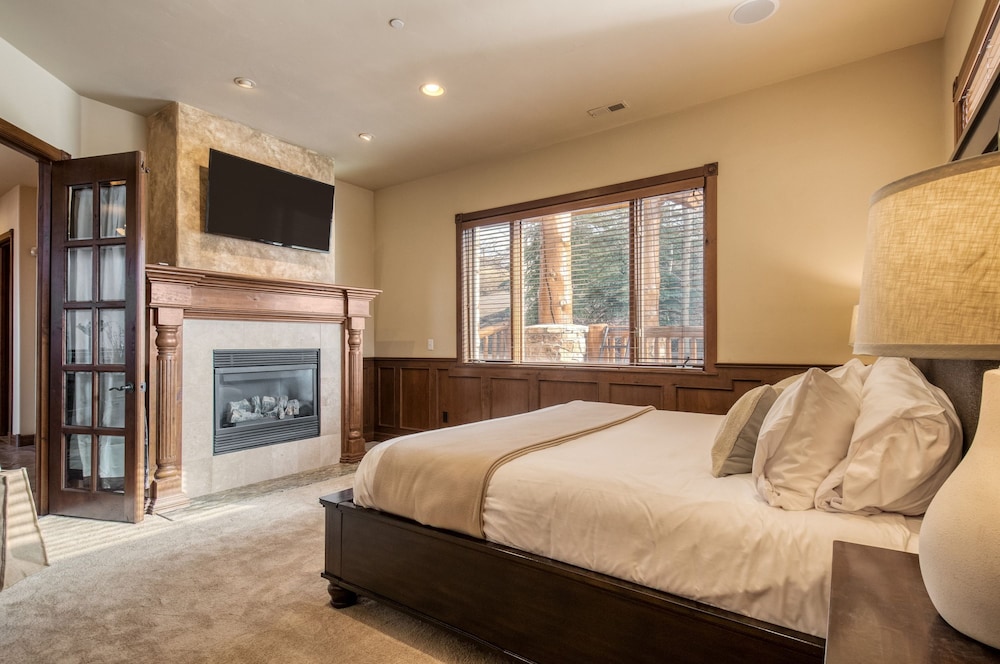 High Meadow by Avantstay Alpine Views w Indoor Pool Hot Tub Open Floor Plan