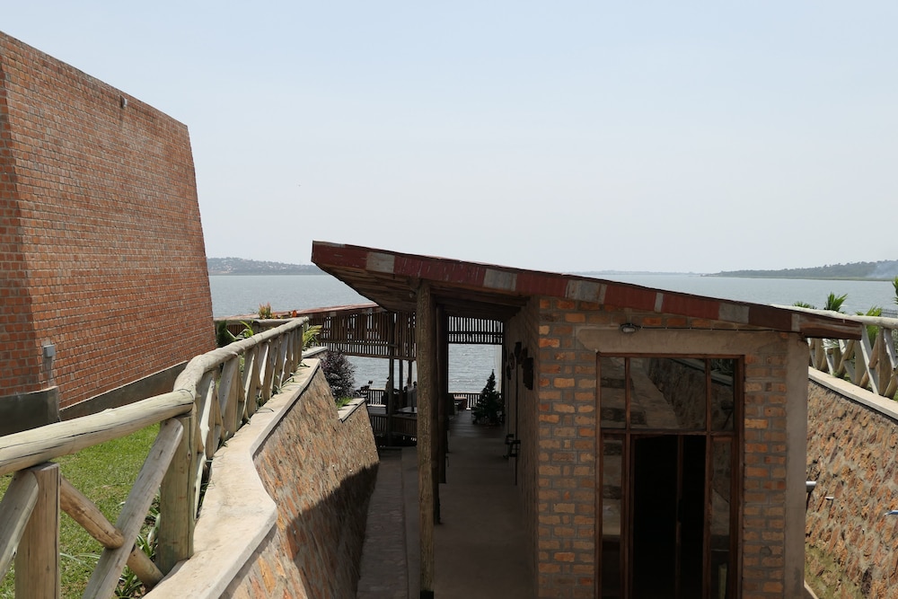 Buvi Lodge