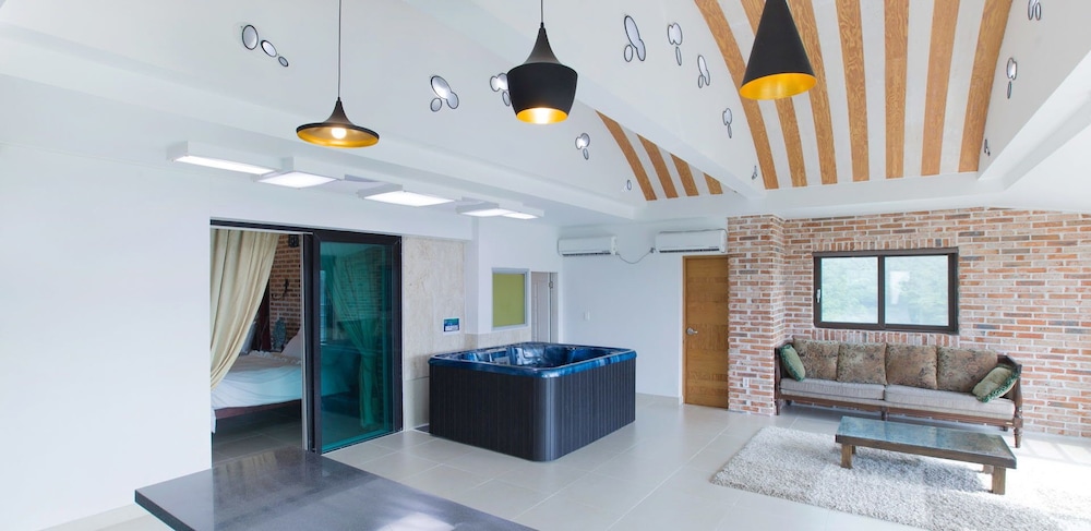 Pool Villa Linderburg