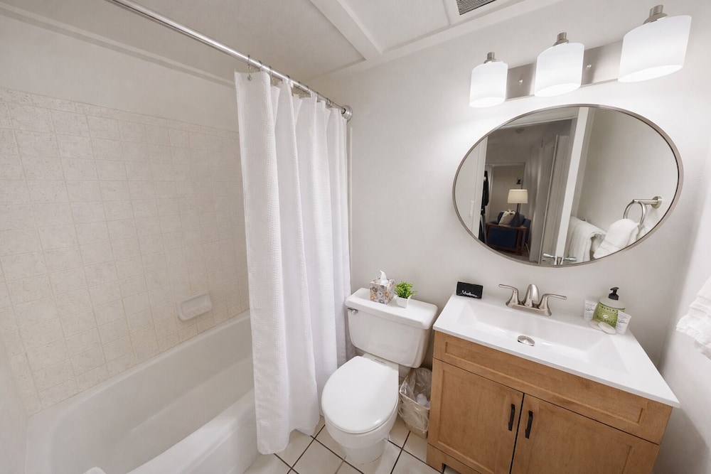 Freshly Updated Condo, Across The Street From The Resort Edel O 2 Bedroom Apts