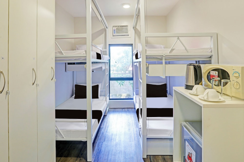 MyTown Madrid, Classy Hostel Bunkbeds Makati Metro Manila