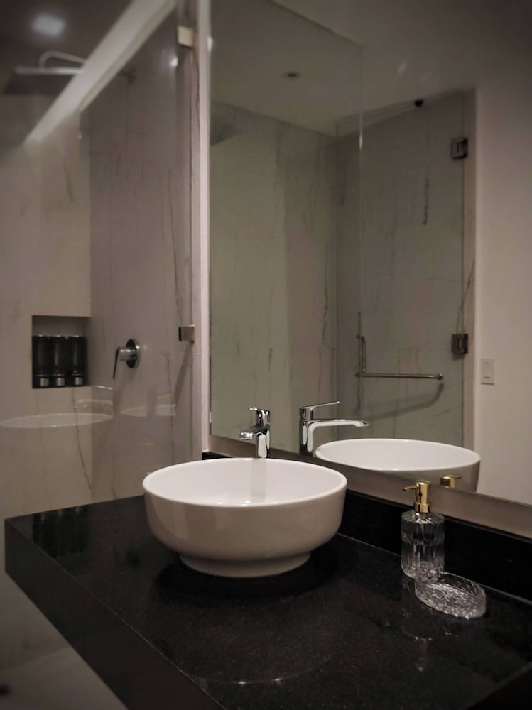 Super Cute Flat on 5th Ave in PdC Steps From Beach