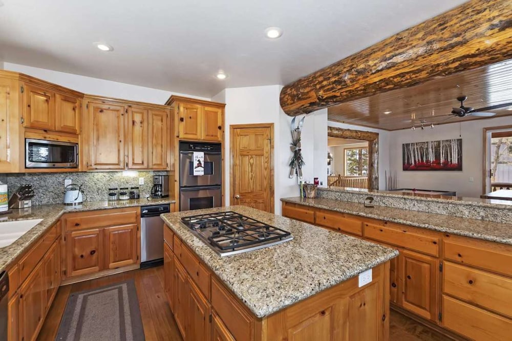 Zen Den by Avantstay Entertainers Home in Ideal Big Bear Location w/ Hot Tub view 5
