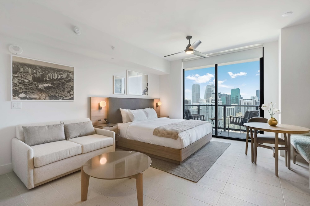 Bellini Breeze - Cozy Central Miami Pool and Gym