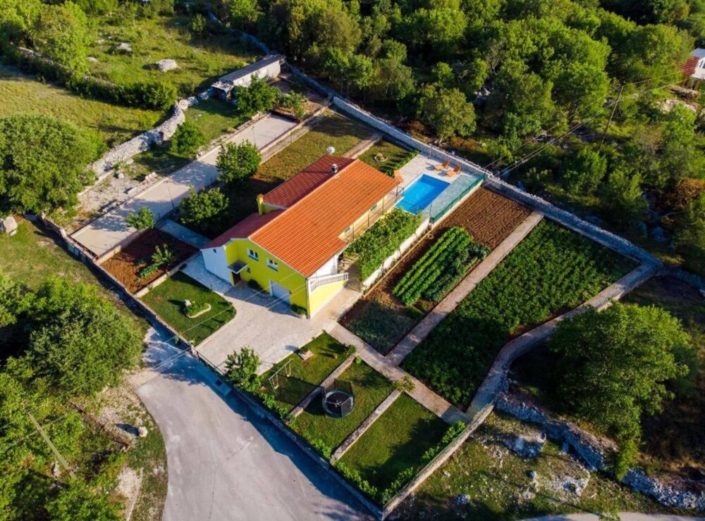 Tranquil Oasis Holiday Home Primorski Dolac With Pool