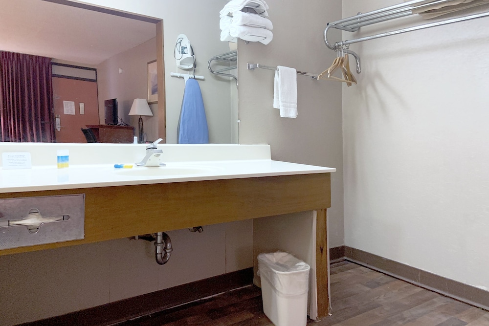 Paris Inn and Suites