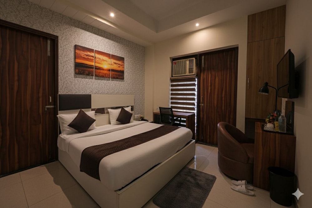 Hotel Church House - Rohini I Near Metro I Specious Rooms I Friendly Staff I Most Preferred Hotel In Rohini