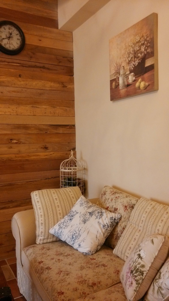 Antique's home