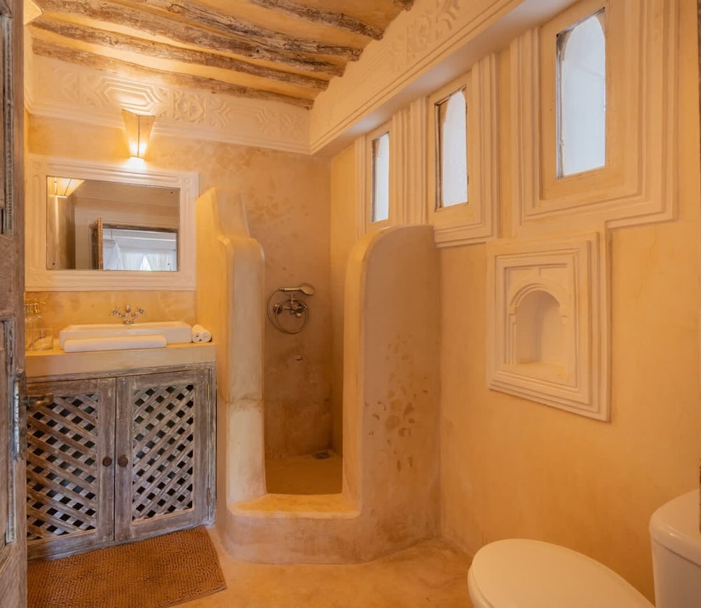 Amani House 5 Bedrooms Sleeps 10