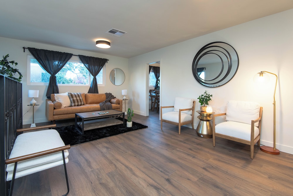 Superb Apartment near Dodger