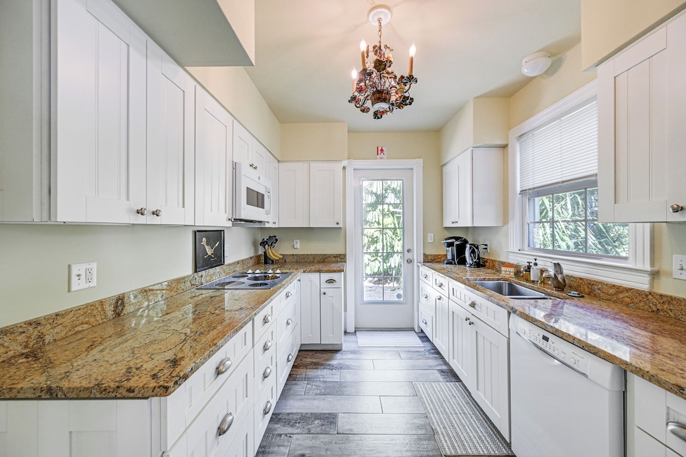 1 Block to Beach - Home w/ Pool in Old Naples!