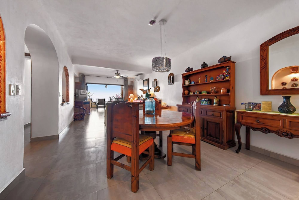 Ocean View 2Br Condo-balcony-beach-pool - 603