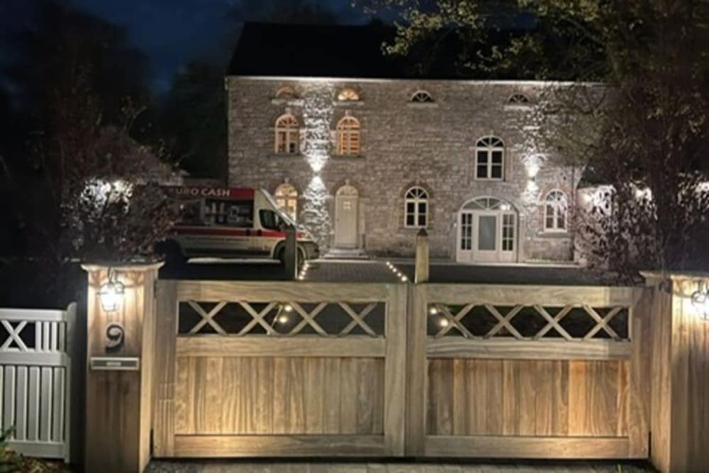 Cosy Mansion With Private Terrace and Sauna
