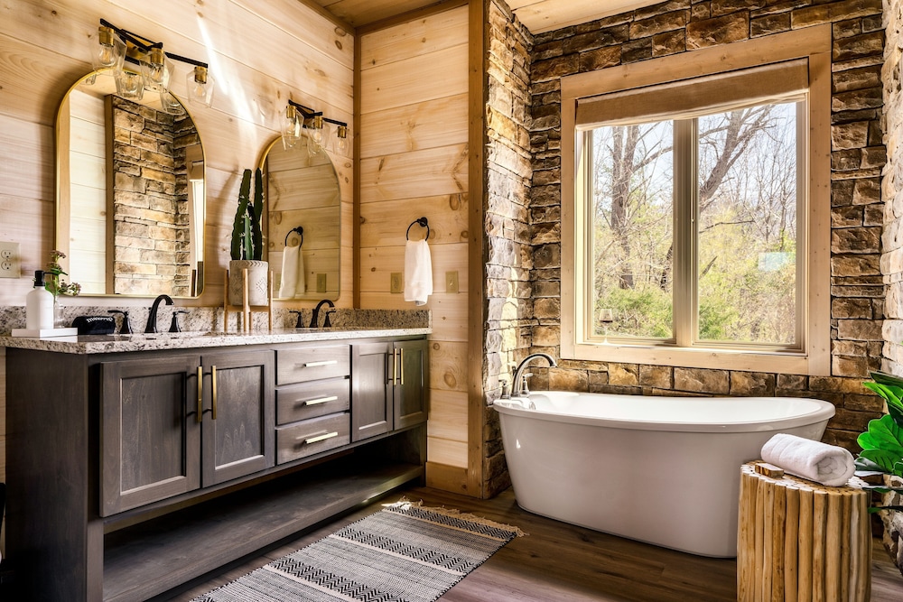 The Luxe 4 Bedroom Cabin