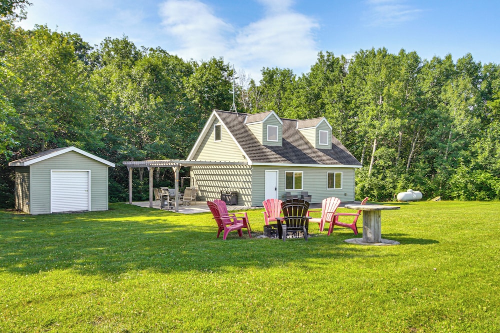 'elbow Lake Escape' w/ Dock in Underwood!