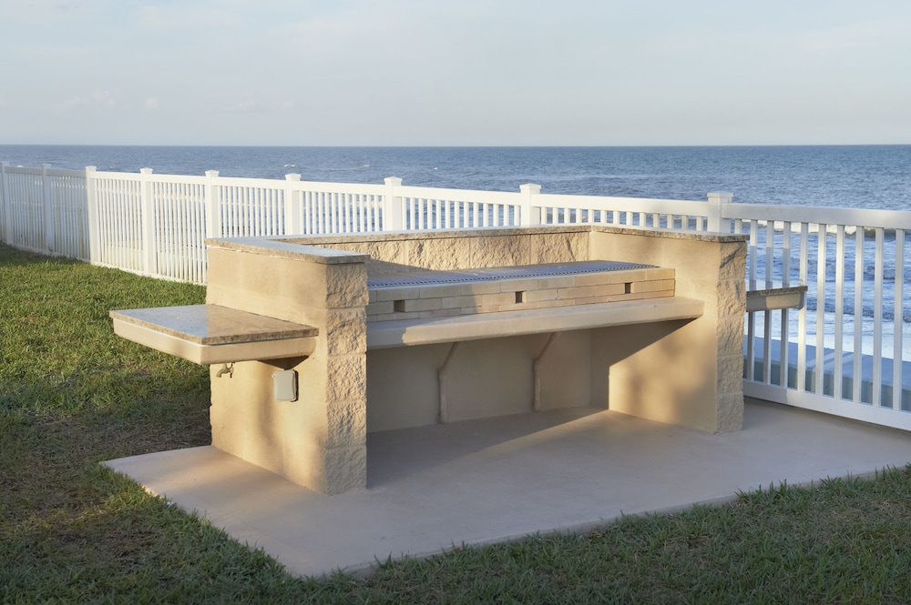 Paradise Beach Club by Happy Palm Stays