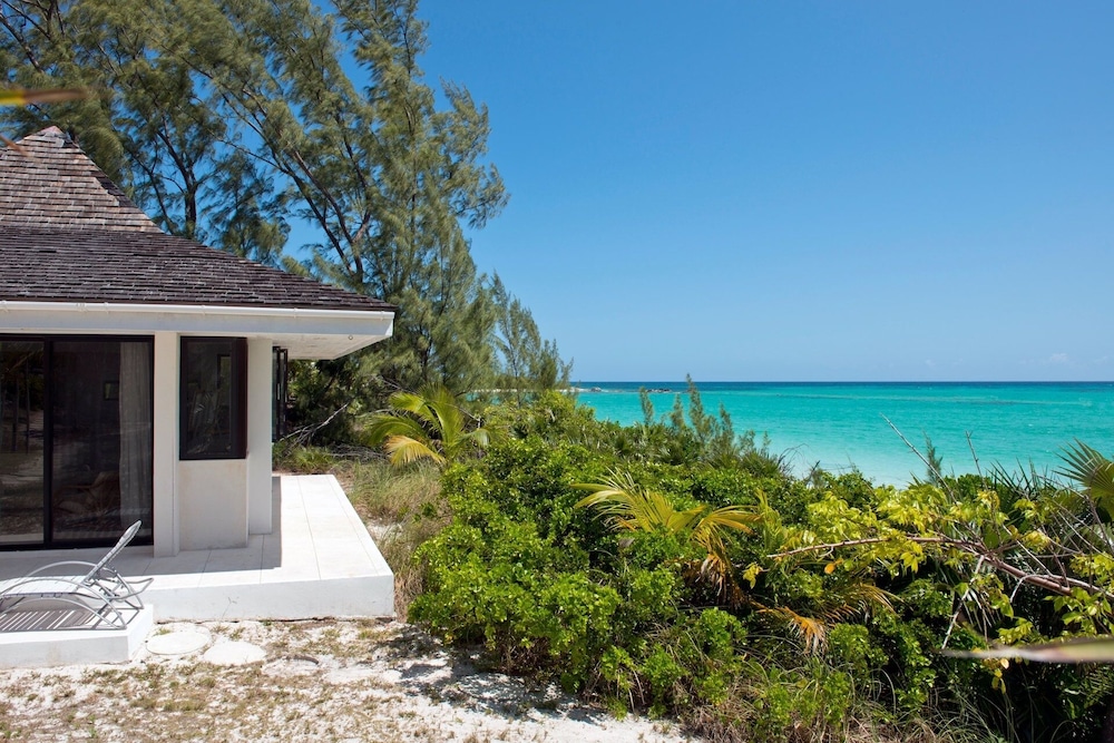 Hohum - Private Beachfront House On Exclusive Windermere 3 Bedroom Home