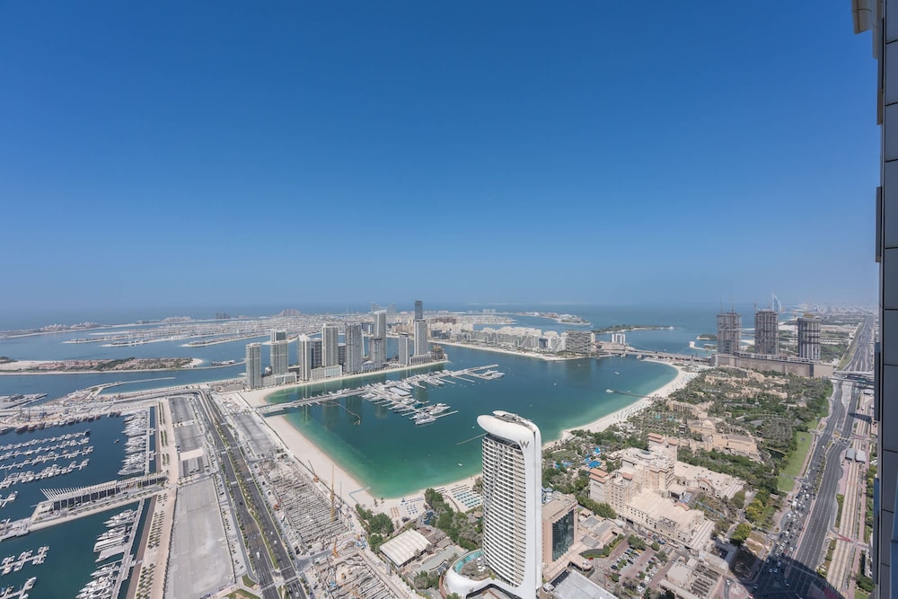 Luxurious 2-bedroom Apartment Perfect for Families in Dubai Marina