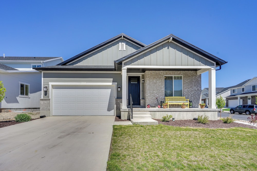Modern Farmhouse in Herriman w/ Mountain Views! view 4