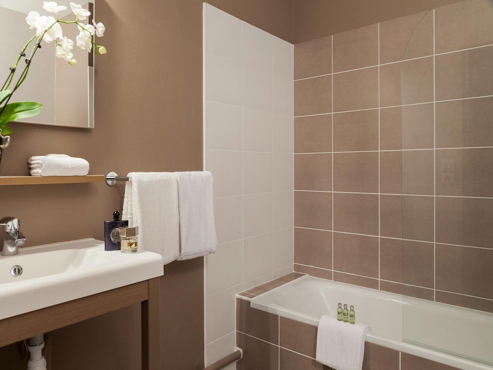 Comfort Triple Room Near Geneva