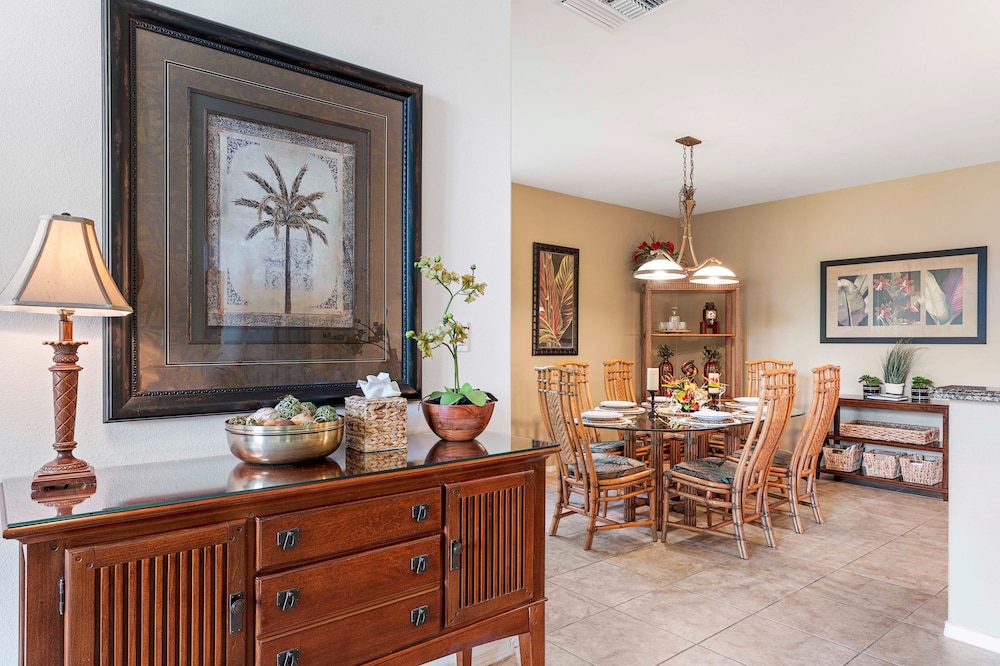 Spacious Corner Unit - Central AC - Vrkcv