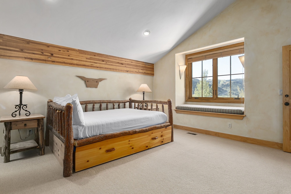 Thistle Drive Home at Deer Valley Resort - 4 Bedroom Home #3020 4 Condo