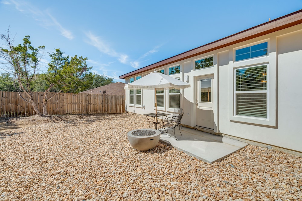 Idyllic Lago Vista Home < 1 Mi to Lake Travis! - Property Image 7