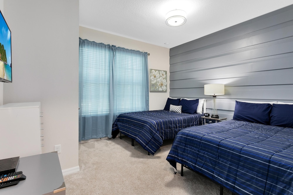 Luxury Town Home With Splash Pool in Solara Resort view 3