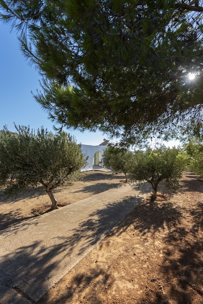 Hotel Parosland Hotel - Image 1