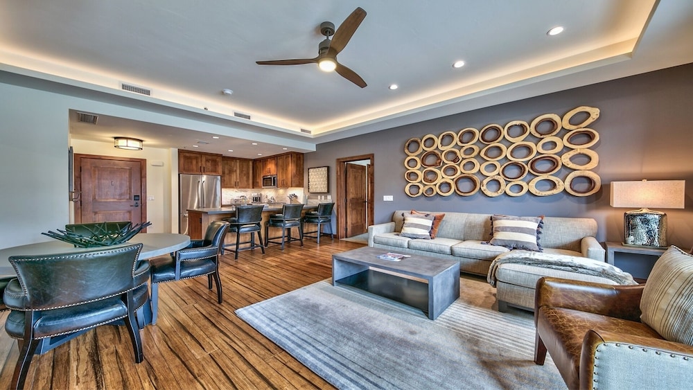 Luxury 2br Steps From Heavenly Village & Gondola 2 Bedroom Condo by RedAwning