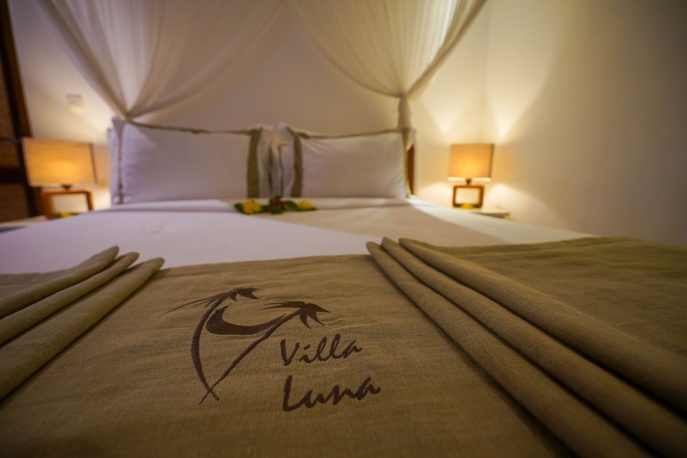 Villa Luna Sunset Beach view 5