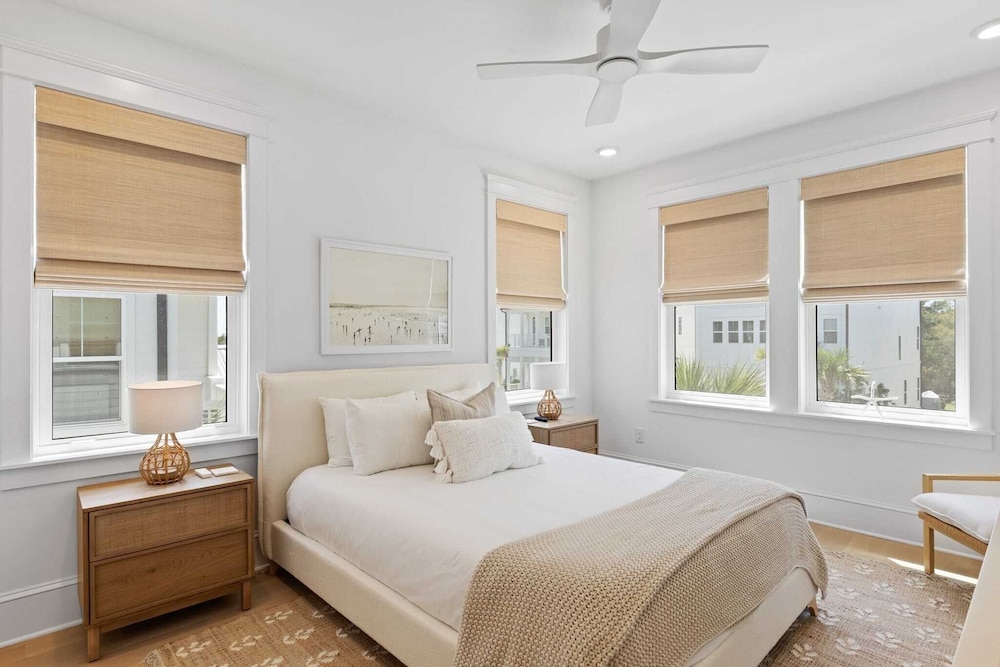 Sleeps 20 2 Homes, 9bdr, Arcade Walk to Blue Mountain Beach Access & Eats