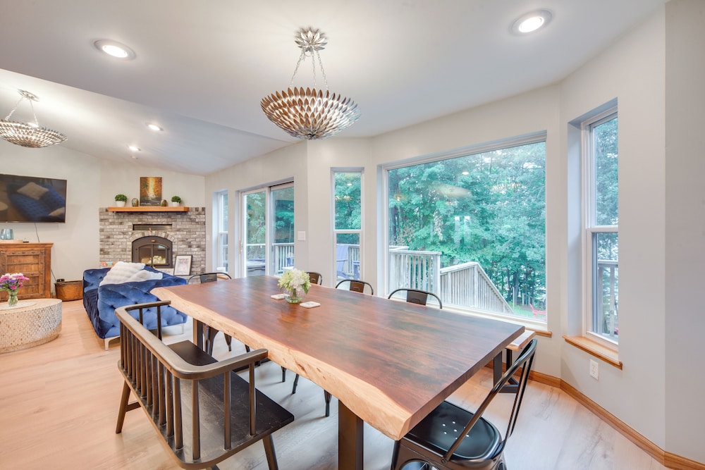 Swim Dock & Game Room: Lakefront Home in Siren!