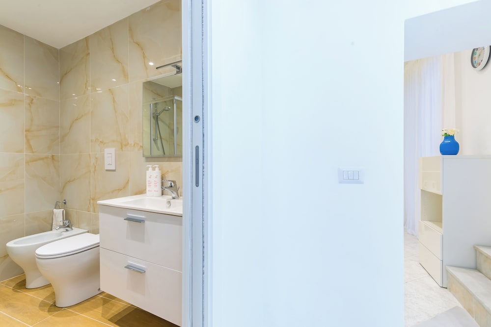 White&Blue Apartment at Sanità by Wonderful Italy