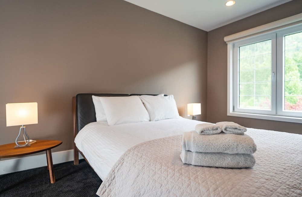Aspen Lodge by Revelstoke Vacations-3