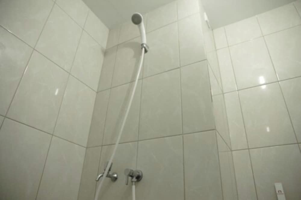 Modern and Comfortable Studio Apartment Springlake Summarecon near Summarecon, เบคาซี - 15