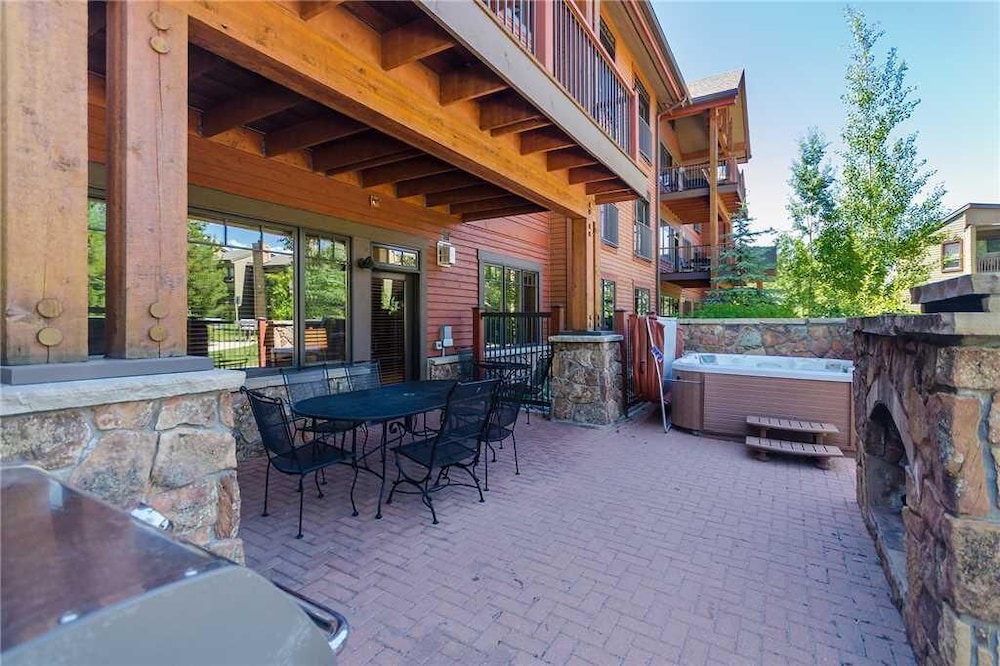 5109 Emerald Lodge, Trappeur's Crossing Apartment 4