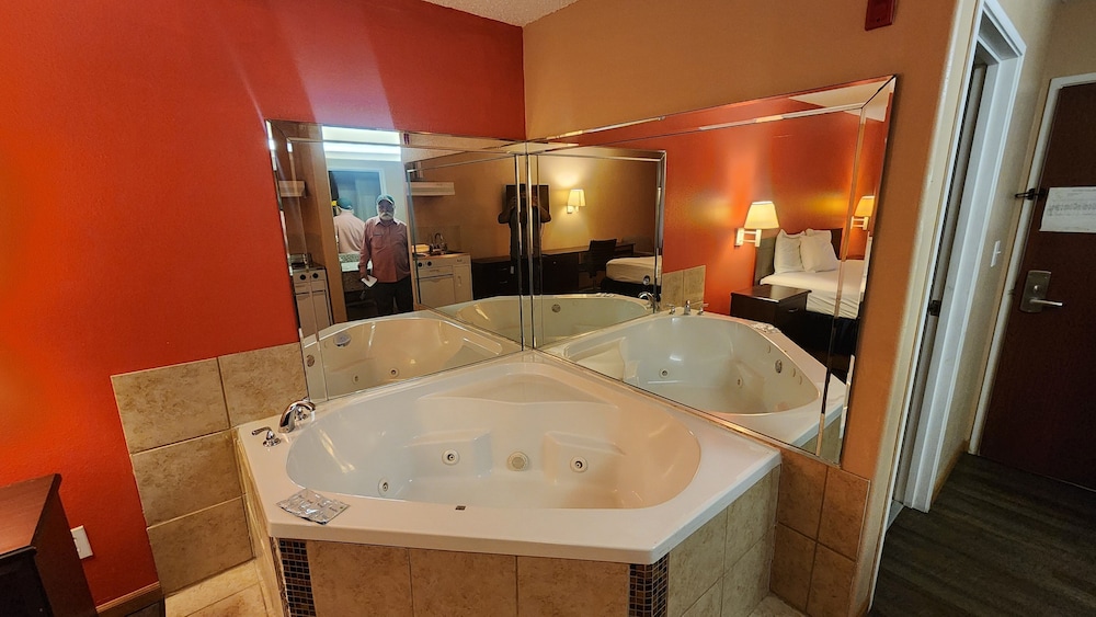 Capital O Fairway Inn - Baytown La Porte TX