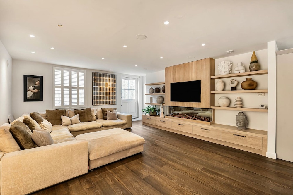 London Mews Home w Glass Atrium Terrace