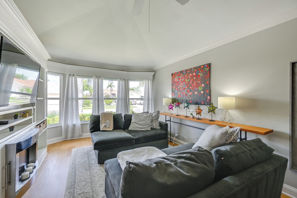 Resort Community Escape: Naples Home 5 Mi to Beach