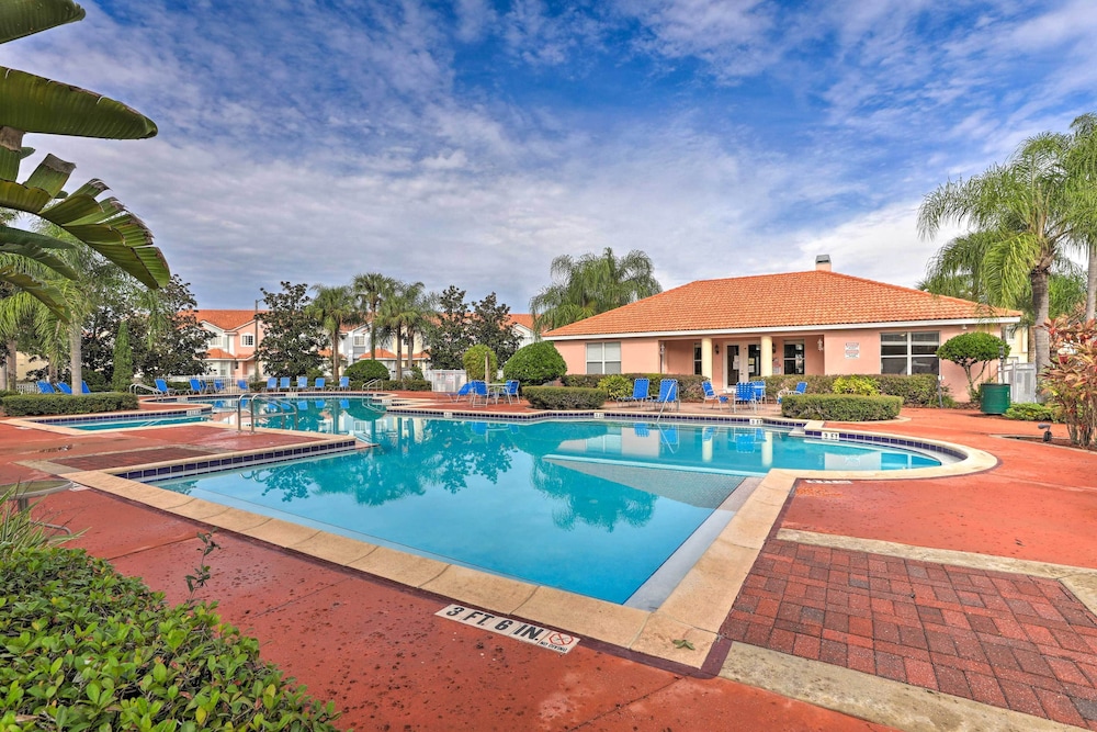 10 Mi to Disney World: Townhome w/ Community Pool!